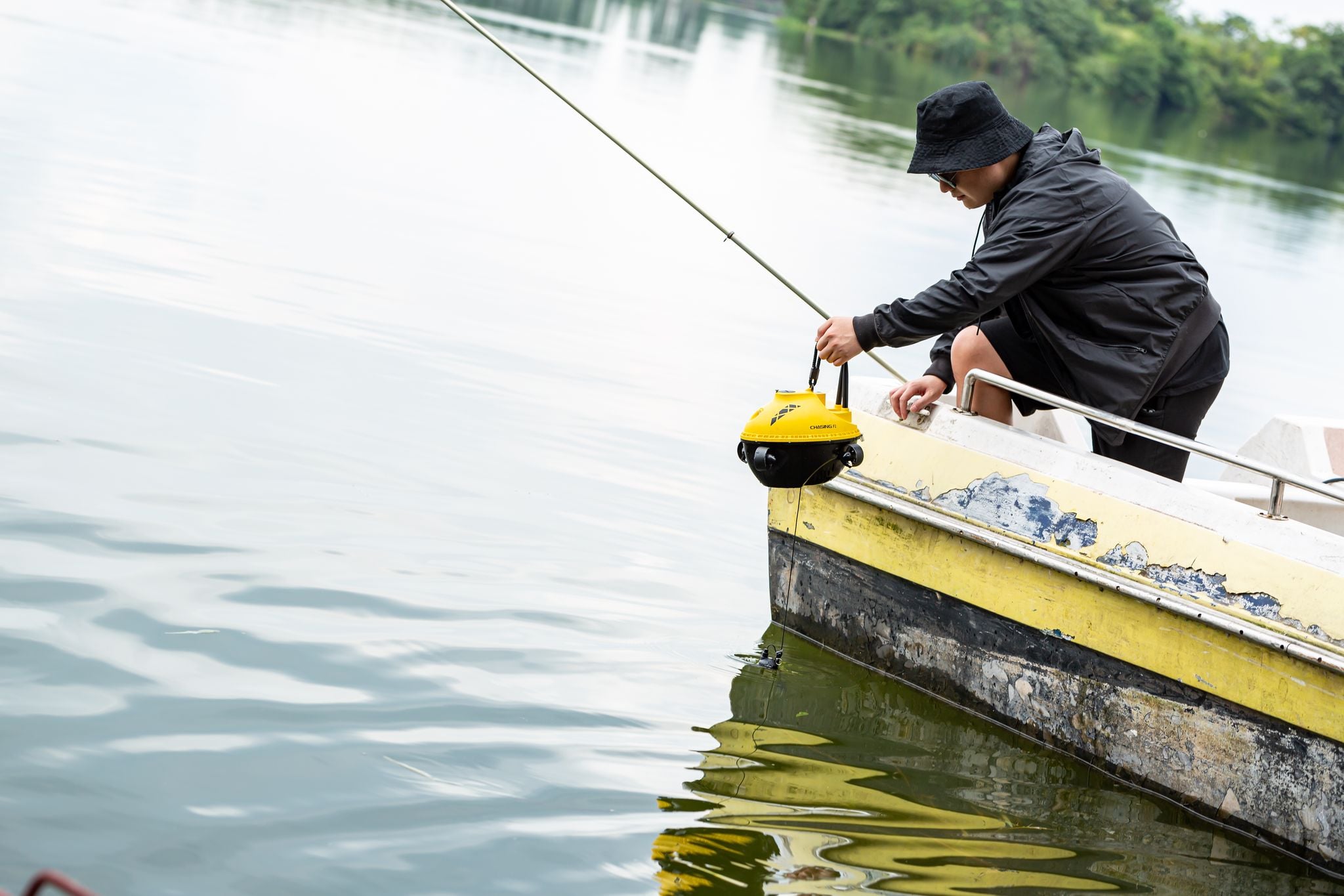 chasing-f1-fish-finder-drone.jpg