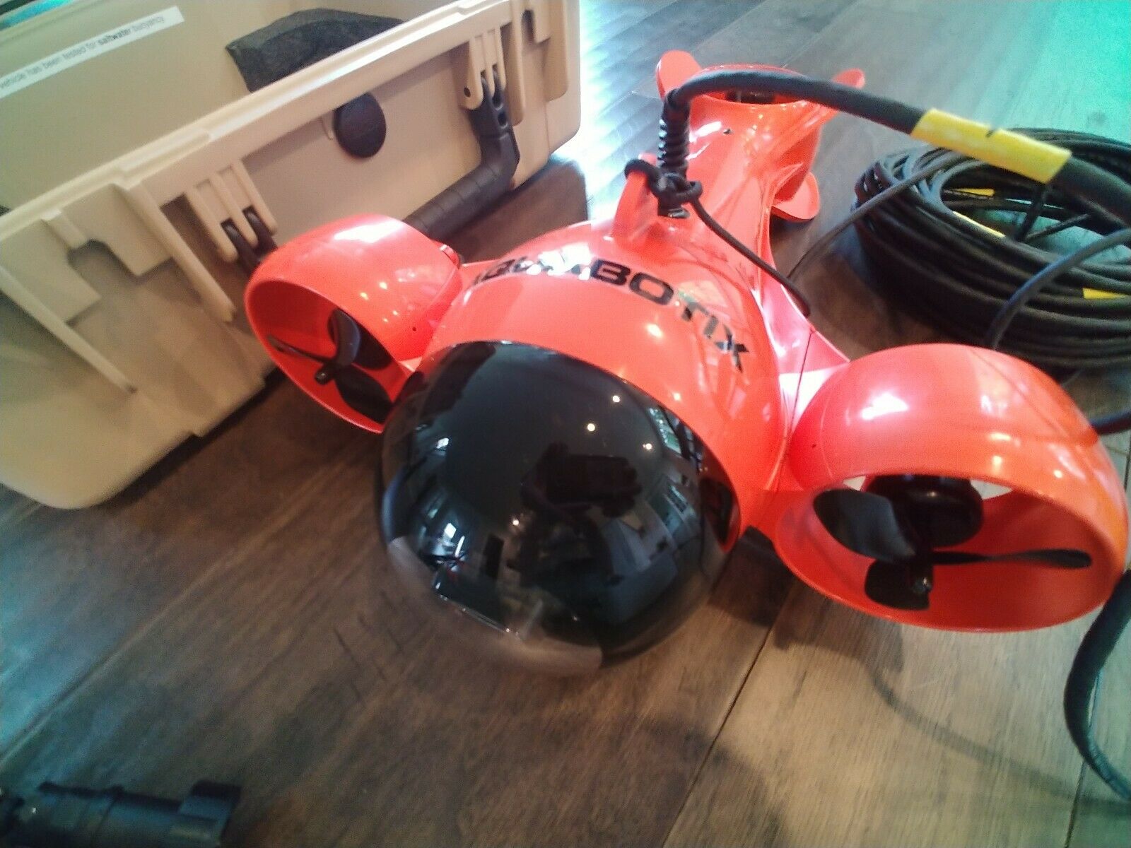 aquabotix-underwater-rov.jpg