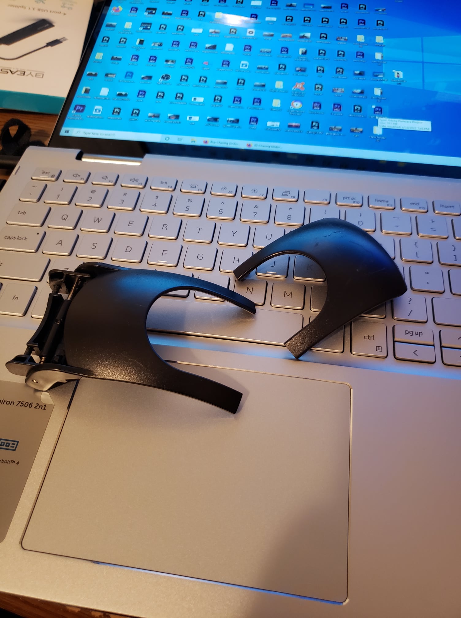 chasing-m2-broken-battery-clip.jpg