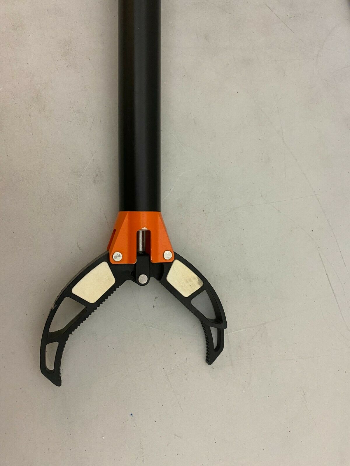 claw-underwater-drone-rov.jpg