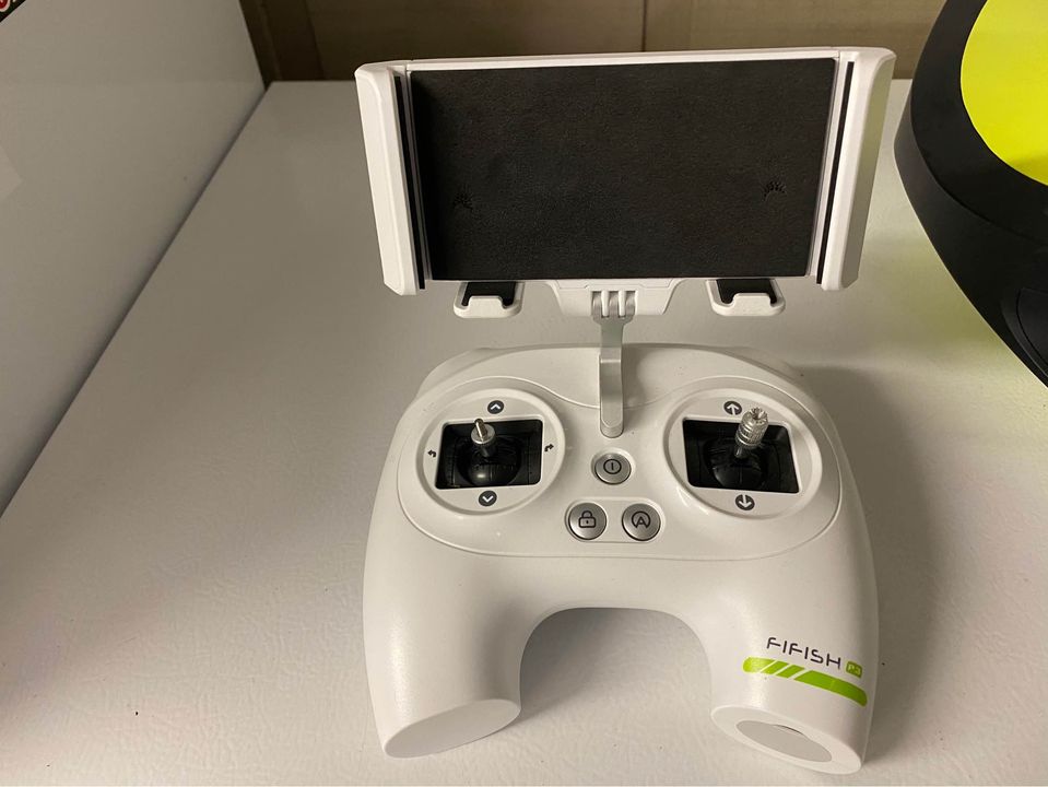 fifish-p3-underwater-drone-controller.jpg