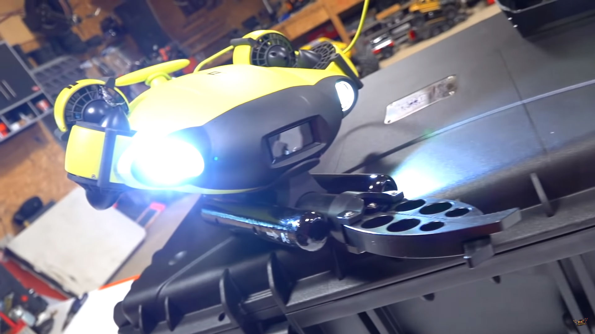 fifish-V6s-claw-led-lights.jpg