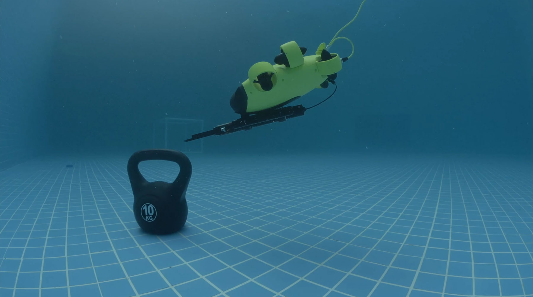 fifish-v6s-claw-robotic-arm-kettlebell.jpg