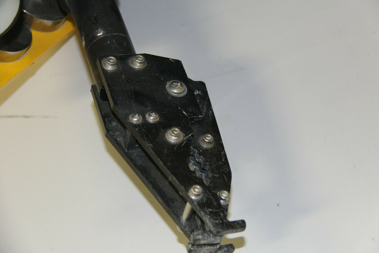 underwater-drone-rov-claw.jpg